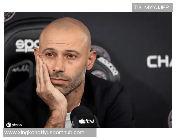 季后赛即将开启贝克汉姆现身迈阿密训练场与马斯切拉诺热烈交流